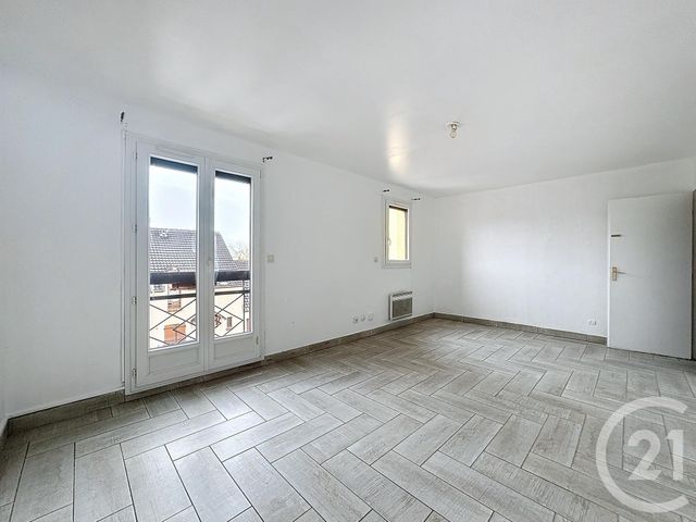 Appartement F3 à vendre - 3 pièces - 65.1 m2 - COMBS LA VILLE - 77 - ILE-DE-FRANCE - Century 21 Cerim