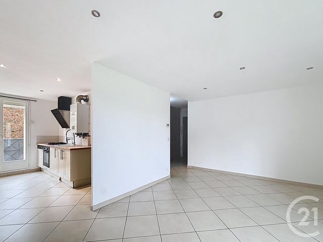 Appartement F3 à vendre - 3 pièces - 65.65 m2 - MOISSY CRAMAYEL - 77 - ILE-DE-FRANCE - Century 21 Cerim