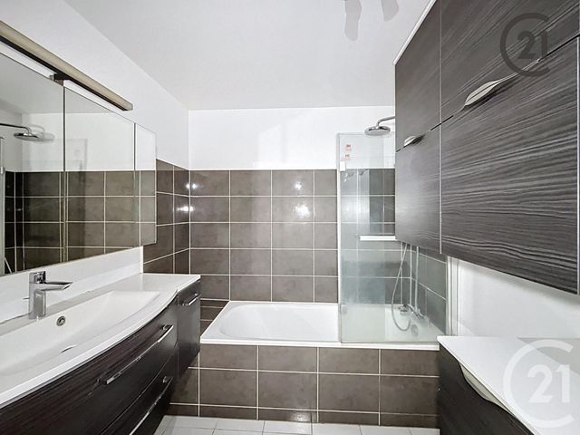 Appartement F3 à vendre - 3 pièces - 68.9 m2 - MOISSY CRAMAYEL - 77 - ILE-DE-FRANCE - Century 21 Cerim