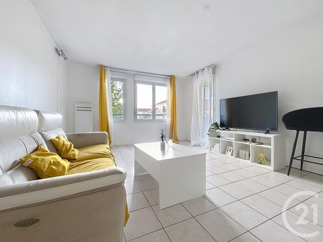 Appartement F3 à vendre - 3 pièces - 71.38 m2 - MOISSY CRAMAYEL - 77 - ILE-DE-FRANCE - Century 21 Cerim