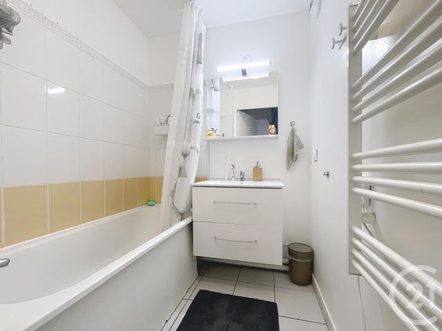 Appartement F3 à vendre - 3 pièces - 71.38 m2 - MOISSY CRAMAYEL - 77 - ILE-DE-FRANCE - Century 21 Cerim