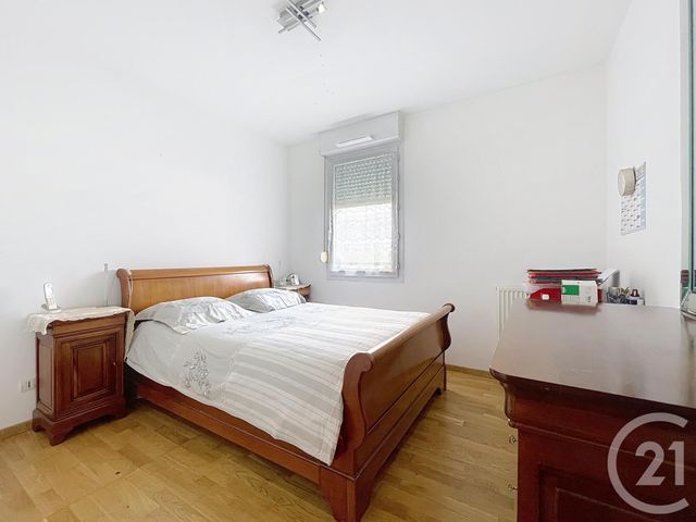 Appartement F3 à vendre - 3 pièces - 62.8 m2 - MOISSY CRAMAYEL - 77 - ILE-DE-FRANCE - Century 21 Cerim