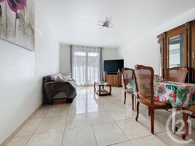 Appartement F3 à vendre - 3 pièces - 62.8 m2 - MOISSY CRAMAYEL - 77 - ILE-DE-FRANCE - Century 21 Cerim