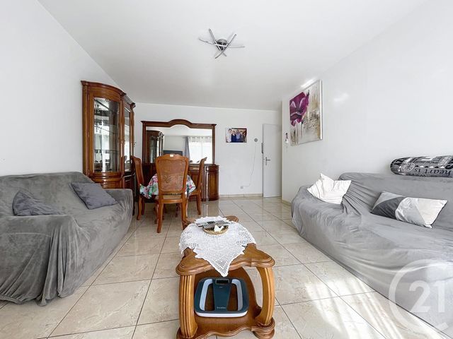 Appartement F3 à vendre - 3 pièces - 62.8 m2 - MOISSY CRAMAYEL - 77 - ILE-DE-FRANCE - Century 21 Cerim