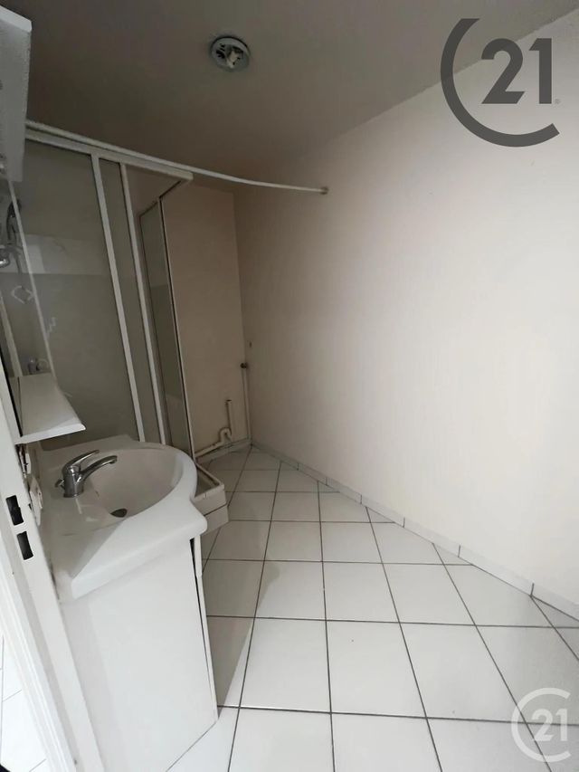 Appartement F2 à vendre - 2 pièces - 50.36 m2 - SAVIGNY LE TEMPLE - 77 - ILE-DE-FRANCE - Century 21 Cerim