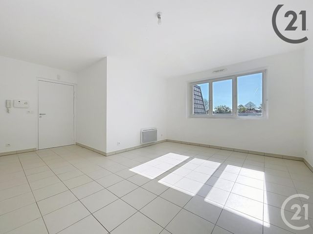 Appartement à vendre - 2 pièces - 46.17 m2 - CESSON - 77 - ILE-DE-FRANCE - Century 21 Cerim