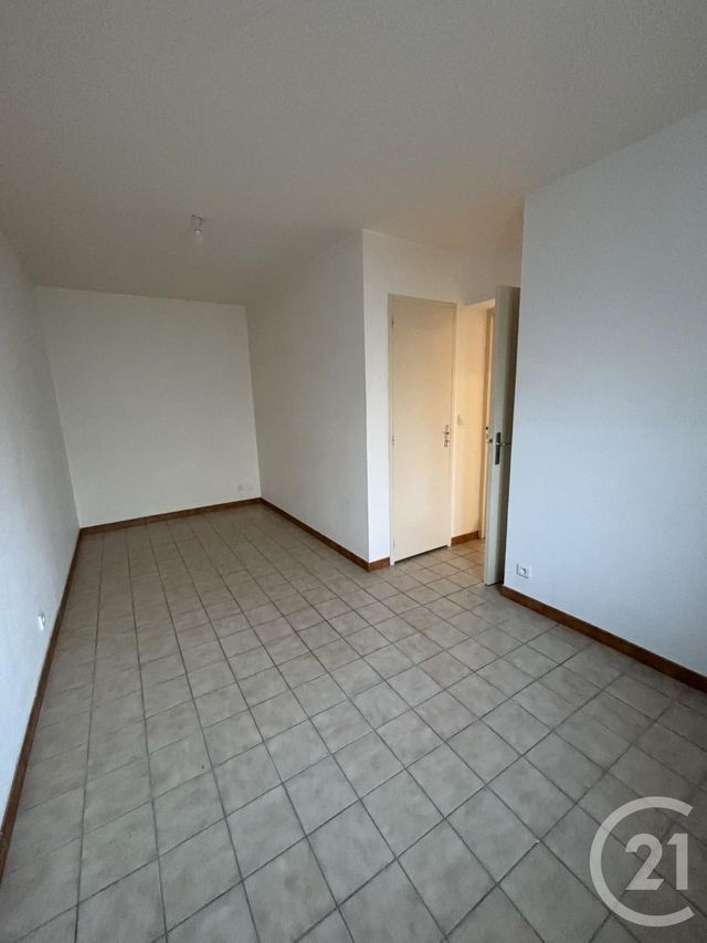 Appartement T2 à louer - 2 pièces - 33.28 m2 - MACHAULT - 77 - ILE-DE-FRANCE - Century 21 Cerim