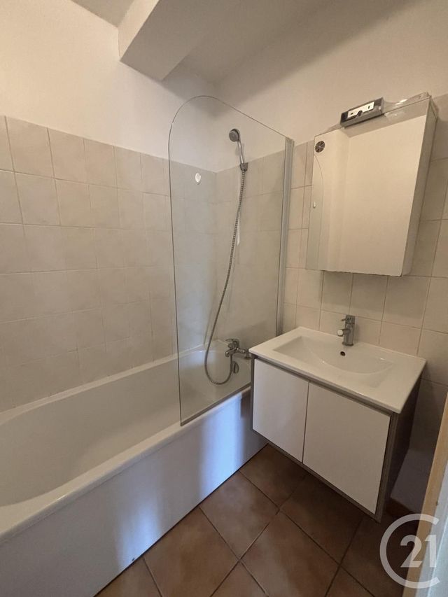 Appartement T2 à louer - 2 pièces - 33.28 m2 - MACHAULT - 77 - ILE-DE-FRANCE - Century 21 Cerim