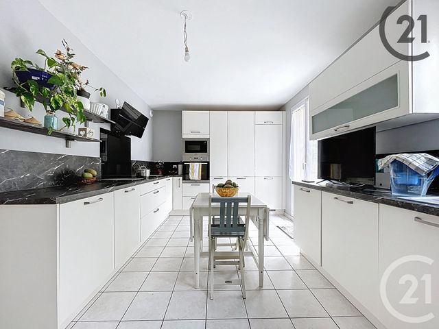 maison à vendre - 7 pièces - 173.48 m2 - SAVIGNY LE TEMPLE - 77 - ILE-DE-FRANCE - Century 21 Cerim