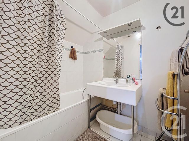 maison à vendre - 7 pièces - 173.48 m2 - SAVIGNY LE TEMPLE - 77 - ILE-DE-FRANCE - Century 21 Cerim