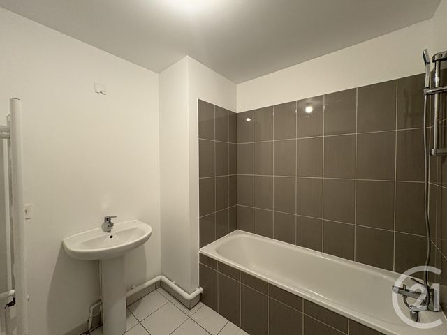 Appartement F3 à louer - 3 pièces - 60.0 m2 - LE MEE SUR SEINE - 77 - ILE-DE-FRANCE - Century 21 Cerim