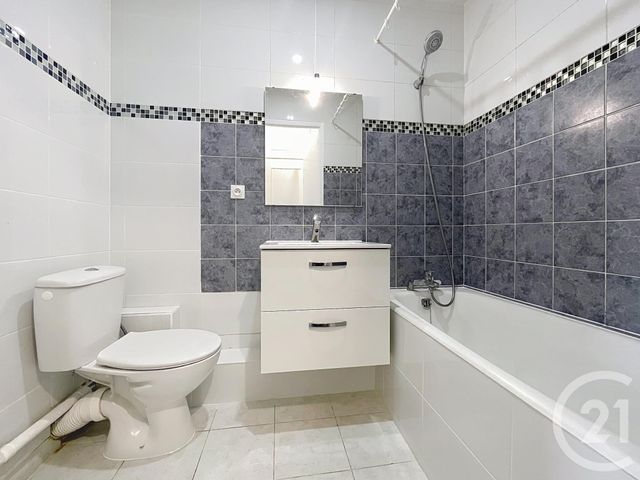 Appartement Studio à vendre - 1 pièce - 30.42 m2 - COMBS LA VILLE - 77 - ILE-DE-FRANCE - Century 21 Cerim