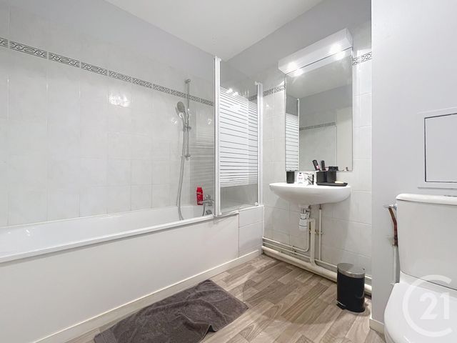 Appartement F2 à vendre - 2 pièces - 48.64 m2 - LIEUSAINT - 77 - ILE-DE-FRANCE - Century 21 Cerim