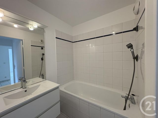 Appartement F2 à louer - 2 pièces - 40.0 m2 - LE MEE SUR SEINE - 77 - ILE-DE-FRANCE - Century 21 Cerim