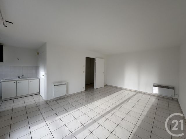 Appartement F2 à louer - 2 pièces - 40.0 m2 - LE MEE SUR SEINE - 77 - ILE-DE-FRANCE - Century 21 Cerim