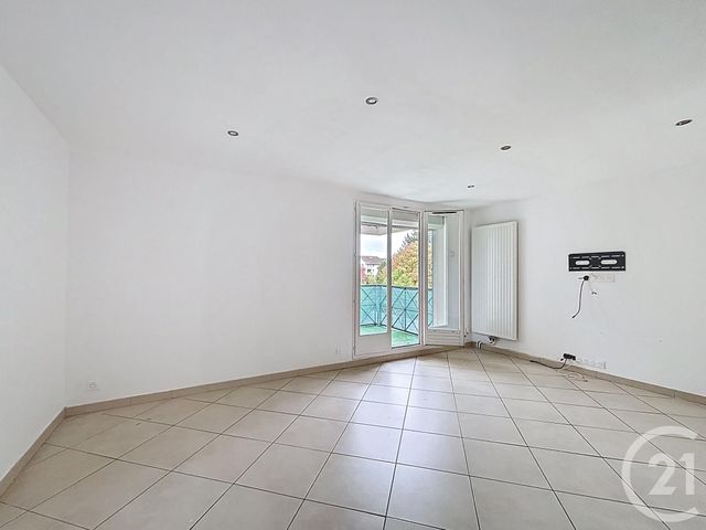 Afficher la photo en grand Appartement F3 à vendre - 3 pièces - 65.65 m2 - MOISSY CRAMAYEL - 77 - ILE-DE-FRANCE - Century 21 Cerim