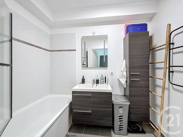 Afficher la photo en grand Appartement F3 à vendre - 3 pièces - 53.4 m2 - LIEUSAINT - 77 - ILE-DE-FRANCE - Century 21 Cerim