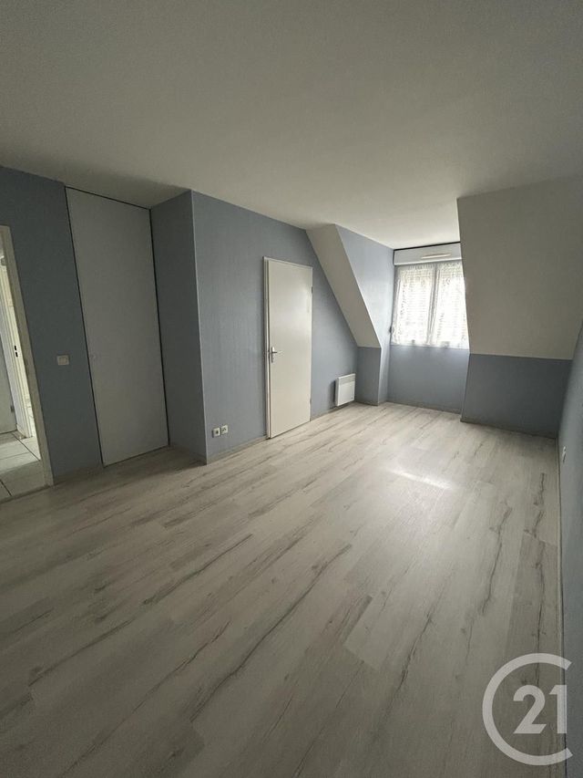 Appartement F3 à louer - 3 pièces - 95.0 m2 - LIEUSAINT - 77 - ILE-DE-FRANCE - Century 21 Cerim