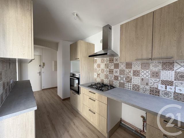 Afficher la photo en grand Appartement F2 à louer - 2 pièces - 50.26 m2 - DAMMARIE LES LYS - 77 - ILE-DE-FRANCE - Century 21 Cerim