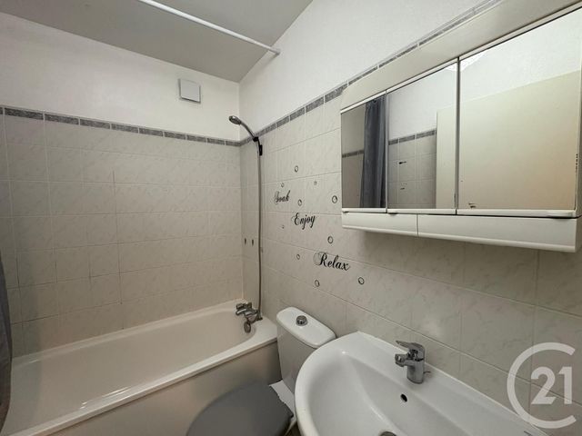 Appartement F1 à louer - 1 pièce - 26.0 m2 - MOISSY CRAMAYEL - 77 - ILE-DE-FRANCE - Century 21 Cerim