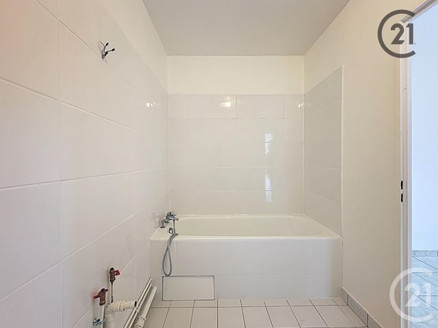 Appartement F2 à vendre - 2 pièces - 60.55 m2 - MOISSY CRAMAYEL - 77 - ILE-DE-FRANCE - Century 21 Cerim