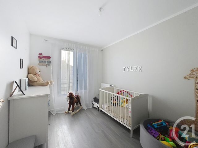 Appartement F3 à vendre - 3 pièces - 60.95 m2 - ST PIERRE DU PERRAY - 91 - ILE-DE-FRANCE - Century 21 Cerim