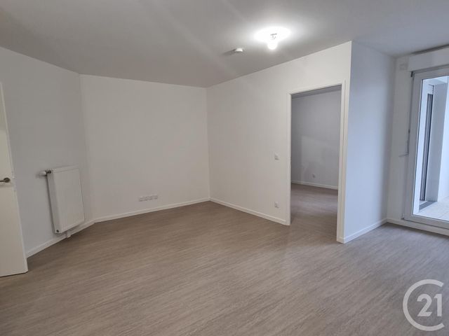Appartement F2 à louer - 2 pièces - 43.42 m2 - SAVIGNY LE TEMPLE - 77 - ILE-DE-FRANCE - Century 21 Cerim