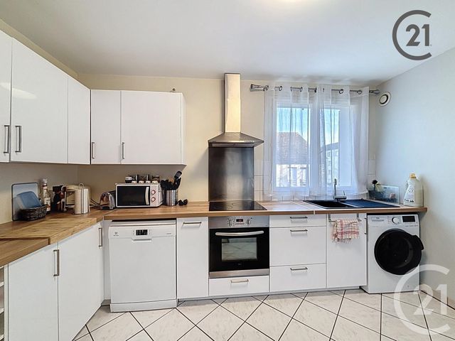 Appartement F3 à vendre - 3 pièces - 63.64 m2 - SAVIGNY LE TEMPLE - 77 - ILE-DE-FRANCE - Century 21 Cerim