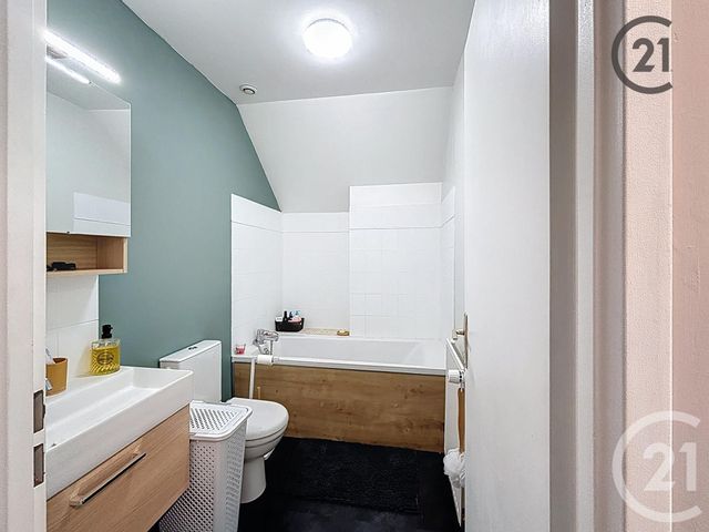 Appartement F3 à vendre - 3 pièces - 63.64 m2 - SAVIGNY LE TEMPLE - 77 - ILE-DE-FRANCE - Century 21 Cerim