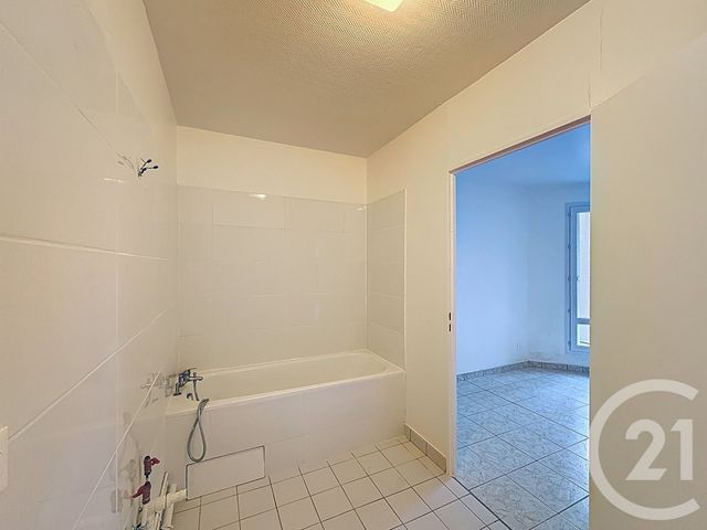 Appartement F2 à vendre - 2 pièces - 60.55 m2 - MOISSY CRAMAYEL - 77 - ILE-DE-FRANCE - Century 21 Cerim