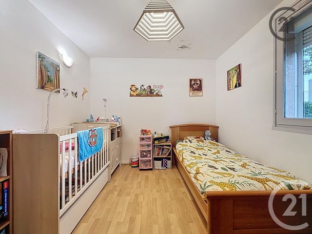 Appartement F3 à vendre - 3 pièces - 60.9 m2 - SAVIGNY LE TEMPLE - 77 - ILE-DE-FRANCE - Century 21 Cerim