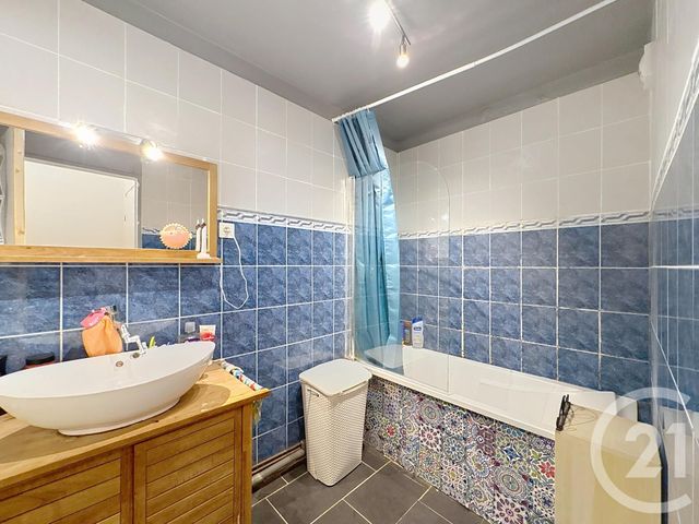 Appartement F3 à vendre - 3 pièces - 60.9 m2 - SAVIGNY LE TEMPLE - 77 - ILE-DE-FRANCE - Century 21 Cerim