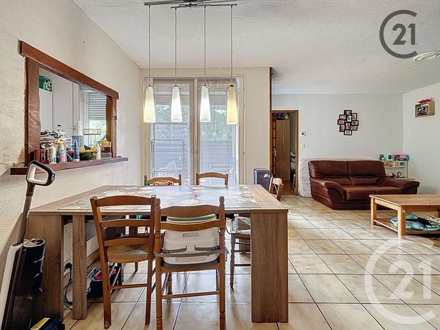 Appartement F3 à vendre - 3 pièces - 60.9 m2 - SAVIGNY LE TEMPLE - 77 - ILE-DE-FRANCE - Century 21 Cerim