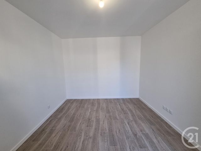 Appartement F2 à louer - 2 pièces - 50.09 m2 - SAVIGNY LE TEMPLE - 77 - ILE-DE-FRANCE - Century 21 Cerim