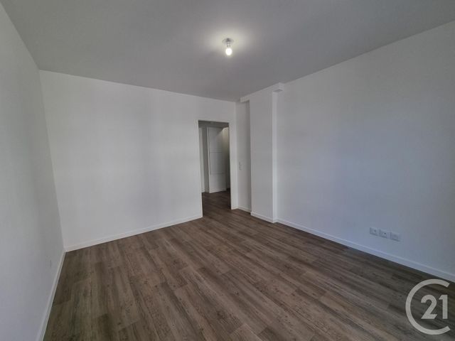 Appartement F3 à louer - 3 pièces - 58.06 m2 - SAVIGNY LE TEMPLE - 77 - ILE-DE-FRANCE - Century 21 Cerim