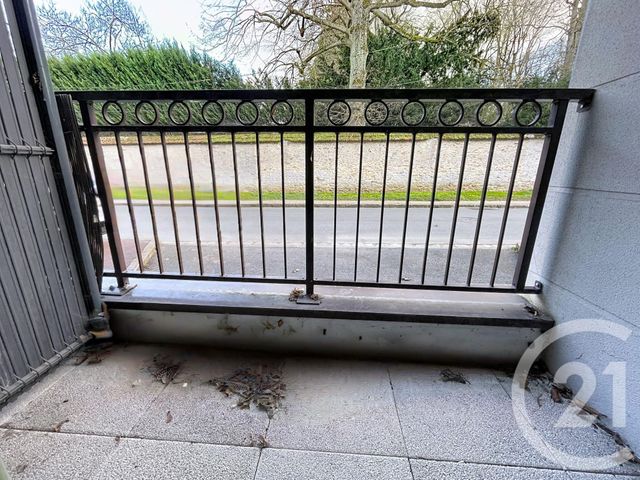 Appartement F2 à vendre - 2 pièces - 39.84 m2 - MOISSY CRAMAYEL - 77 - ILE-DE-FRANCE - Century 21 Cerim