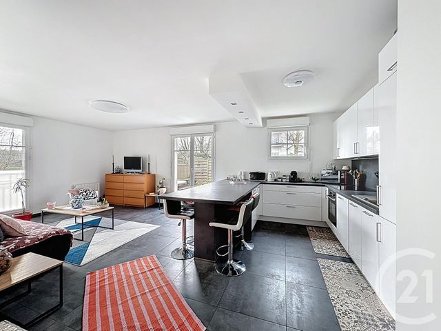 Appartement F3 à vendre - 3 pièces - 72.0 m2 - SAVIGNY LE TEMPLE - 77 - ILE-DE-FRANCE - Century 21 Cerim