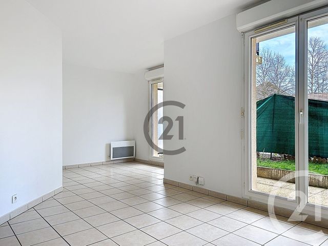 Appartement T2 à louer - 2 pièces - 47.25 m2 - MOISSY CRAMAYEL - 77 - ILE-DE-FRANCE - Century 21 Cerim