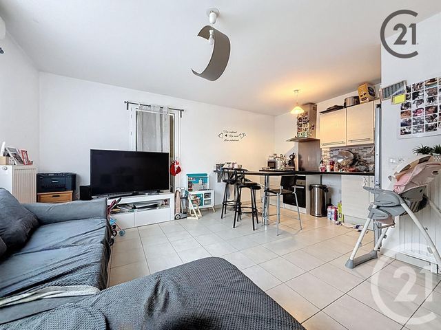Appartement F3 à vendre - 3 pièces - 56.0 m2 - LIEUSAINT - 77 - ILE-DE-FRANCE - Century 21 Cerim