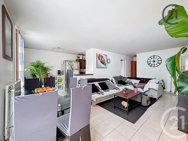 Appartement F5 à vendre - 5 pièces - 96.1 m2 - NANDY - 77 - ILE-DE-FRANCE - Century 21 Cerim