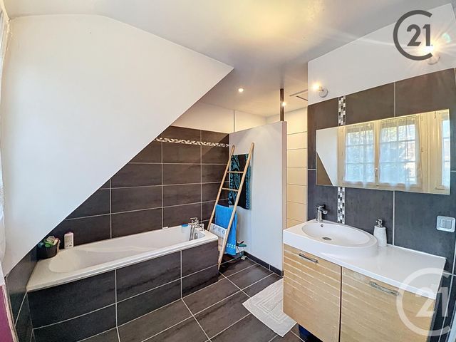 maison à vendre - 6 pièces - 117.0 m2 - SAVIGNY LE TEMPLE - 77 - ILE-DE-FRANCE - Century 21 Cerim