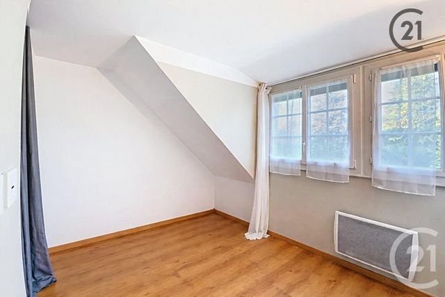 maison à vendre - 6 pièces - 117.0 m2 - SAVIGNY LE TEMPLE - 77 - ILE-DE-FRANCE - Century 21 Cerim