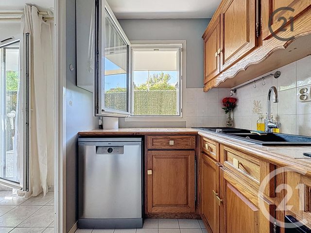 Appartement F2 à vendre - 2 pièces - 43.08 m2 - COMBS LA VILLE - 77 - ILE-DE-FRANCE - Century 21 Cerim