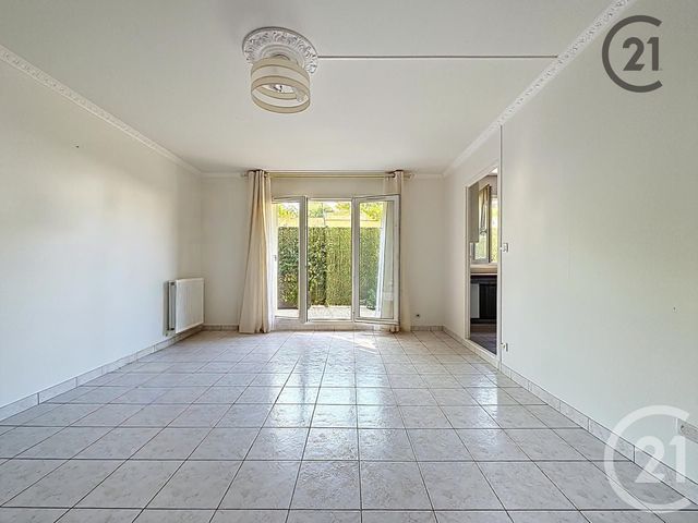 Appartement F2 à vendre - 2 pièces - 43.08 m2 - COMBS LA VILLE - 77 - ILE-DE-FRANCE - Century 21 Cerim
