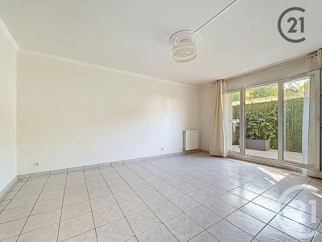 Appartement F2 à vendre - 2 pièces - 43.08 m2 - COMBS LA VILLE - 77 - ILE-DE-FRANCE - Century 21 Cerim