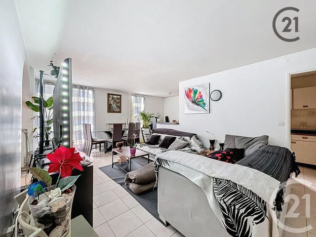 Appartement F5 à vendre - 5 pièces - 96.1 m2 - NANDY - 77 - ILE-DE-FRANCE - Century 21 Cerim