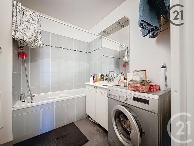 Appartement F3 à vendre - 3 pièces - 56.0 m2 - LIEUSAINT - 77 - ILE-DE-FRANCE - Century 21 Cerim