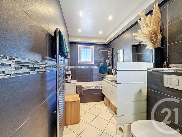 maison à vendre - 6 pièces - 102.22 m2 - SAVIGNY LE TEMPLE - 77 - ILE-DE-FRANCE - Century 21 Cerim