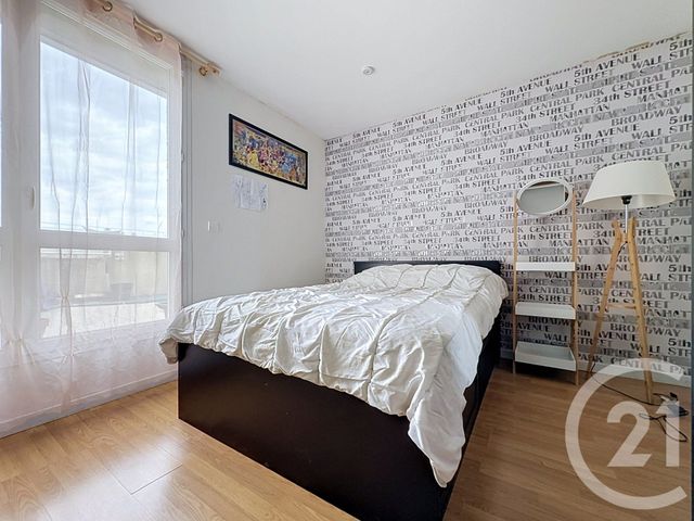Appartement à louer - 3 pièces - 66.93 m2 - SAVIGNY LE TEMPLE - 77 - ILE-DE-FRANCE - Century 21 Cerim