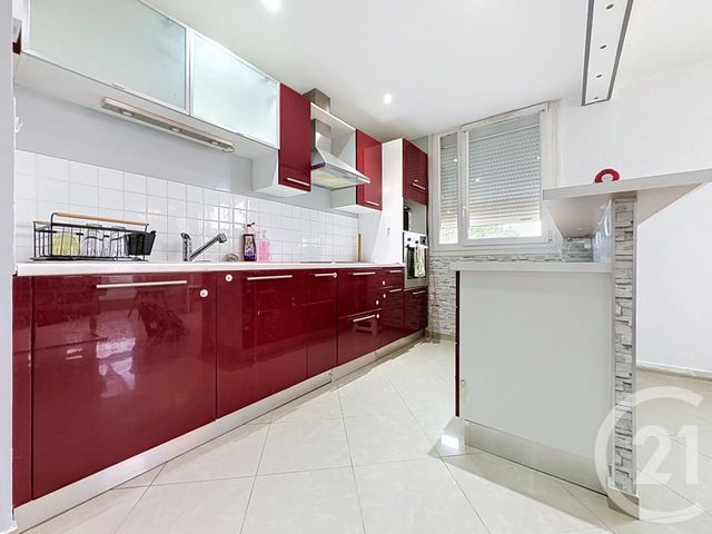 Appartement à louer - 3 pièces - 66.93 m2 - SAVIGNY LE TEMPLE - 77 - ILE-DE-FRANCE - Century 21 Cerim